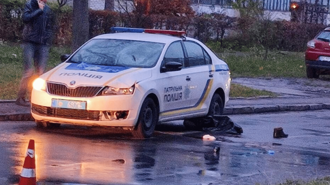 Во Львове полицейский на патрульном авто насмерть сбил пешехода