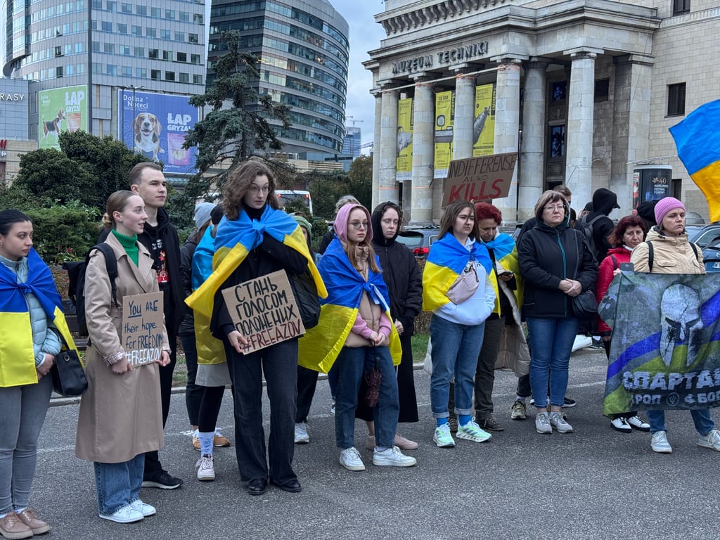 В Варшаве прошла акция в поддержку военнопленных — фото - фото 17