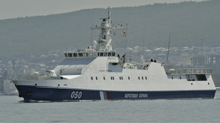 Українські моряки знищили корабель ФСБ РФ "Ізумруд" - 290x166