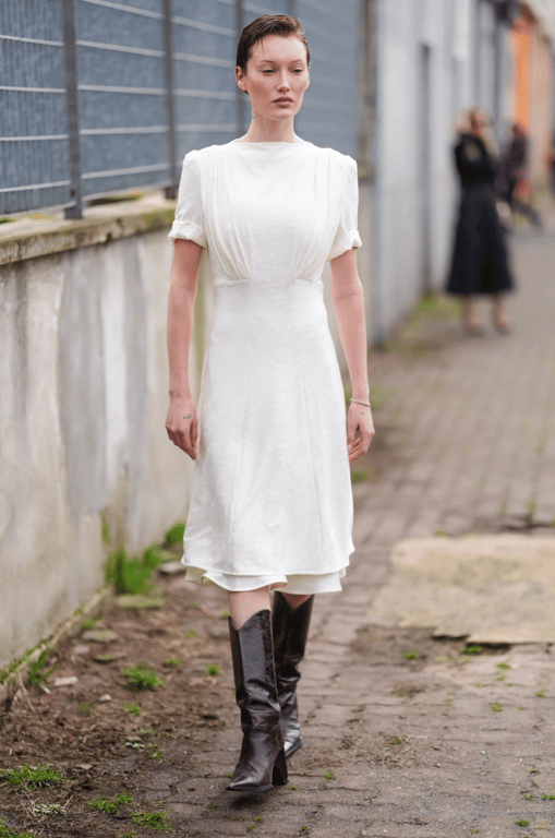 The simple yet glamorous look for summer