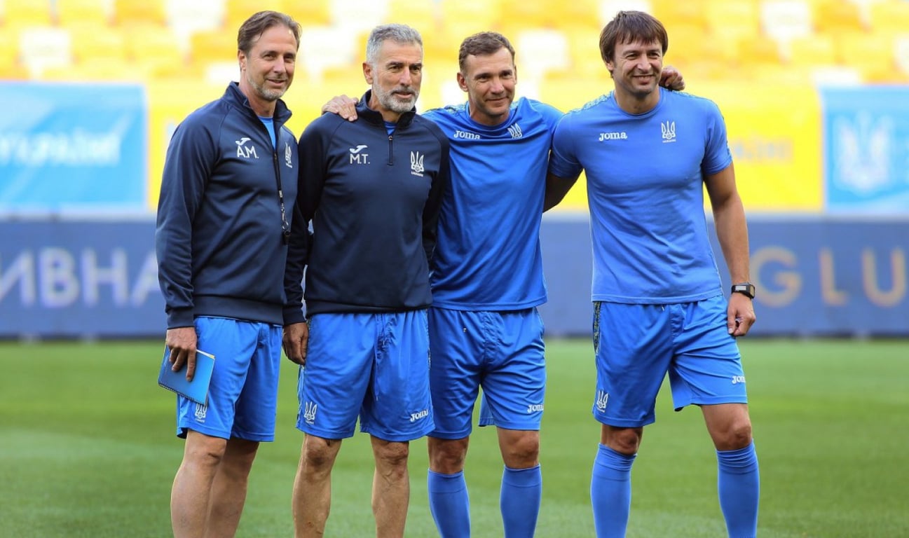 Андреа Мальдера (слева) на тренировке сборной Украины 6 июня 2019 года