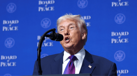 Трамп на першому засіданні Ради миру висловився про війну в Україні - 290x166