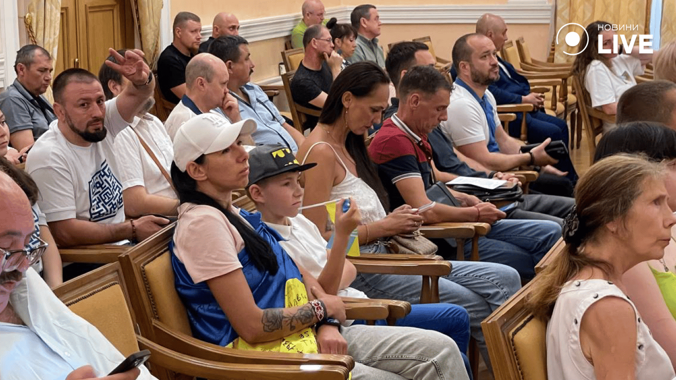 Одесити на засіданні сесії міськради. Фото: Новини.LIVE