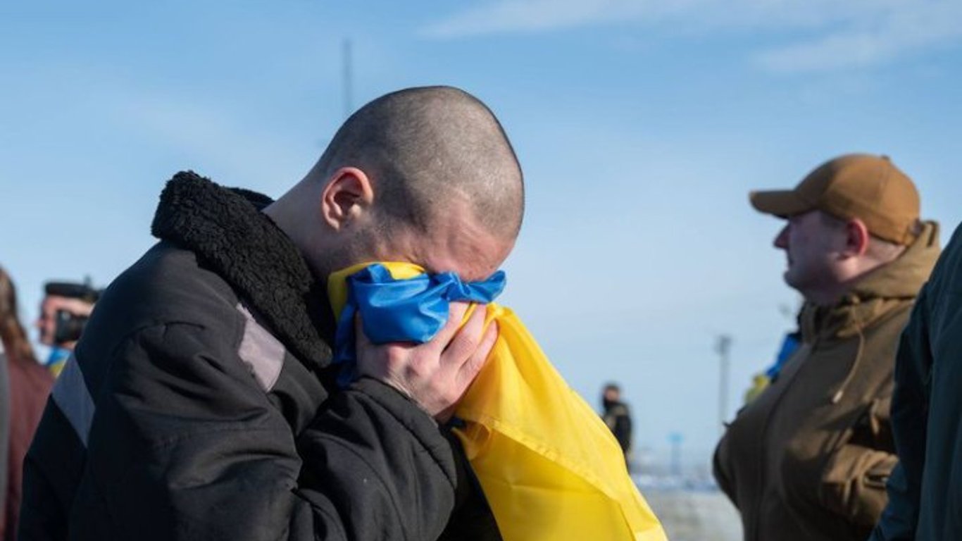 В ГПСУ показали трогательные эмоции украинских воинов после возвращении из плена