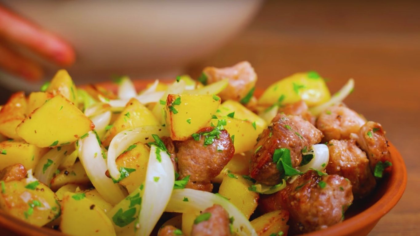 Рецепт м'ясо з картоплею на вечерю — видео