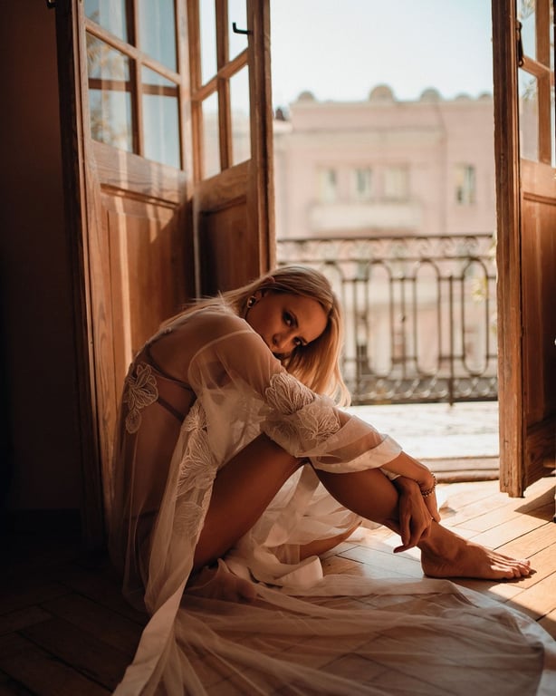 Зірка "Жіночого кварталу" розбурхала мережу вигинами у мереживній білизні - фото 4