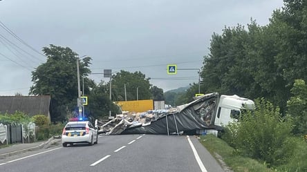 На Львовщине произошло сокрушительное ДТП — столкнулись два грузовика - 290x160