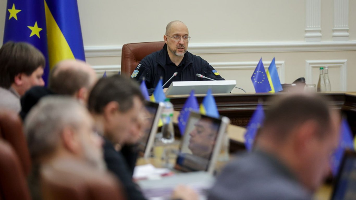Шмыгаль анонсировал изменения по гуманитарному разминированию в Украине
