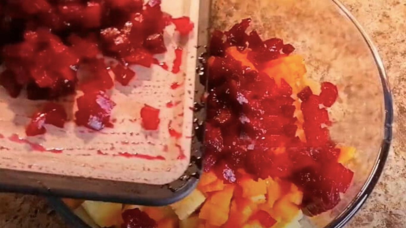 простий смачний салат з буряком та оселедцем