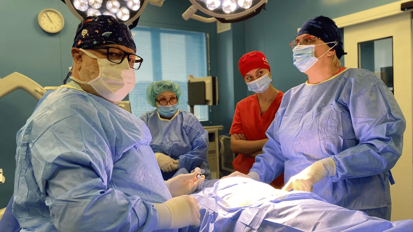 Львівські лікарі зробили дитині унікальну операцію на стопі