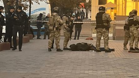 У Києві озброєний чоловік намагався захопити бізнес-центр - 285x160