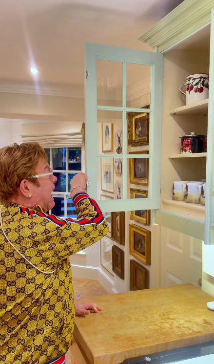 Задає тренди — який вигляд має кухня Елтона Джона (фото, відео) - фото 1