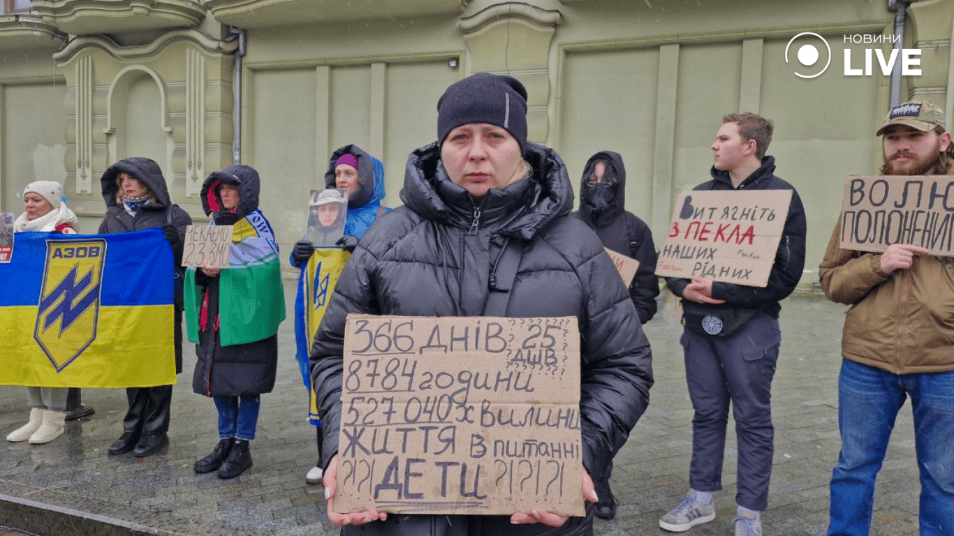 Там жах — військовий доєднався до акції FreeAzov в Одесі (фото) - фото 2