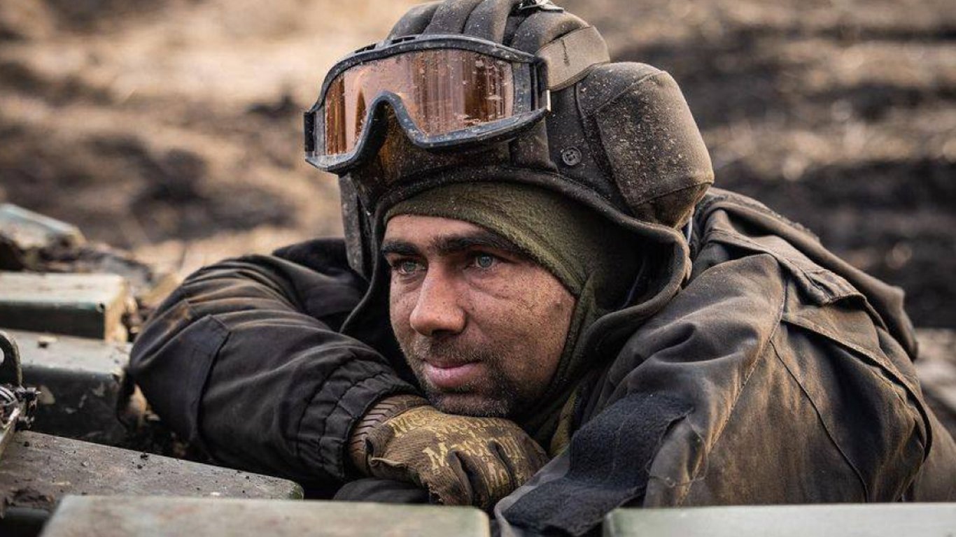 "Наш народ сберег свободу": Зеленский показал фото украинских защитников на линии столкновения