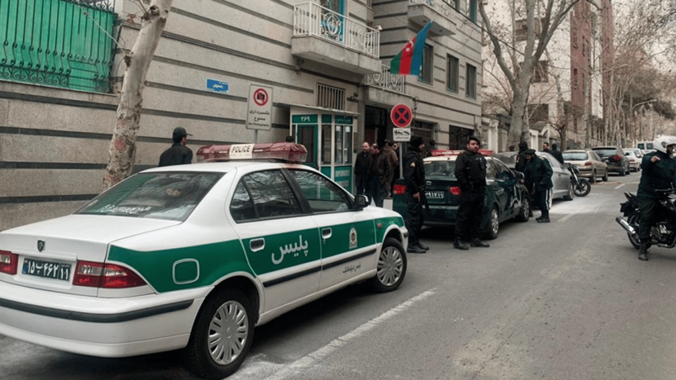 Посольство Азербайджана в Иране - произошло нападение - есть погибший