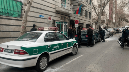 На посольство Азербайджана в Иране напали: погиб сотрудник дипмиссии - 285x160