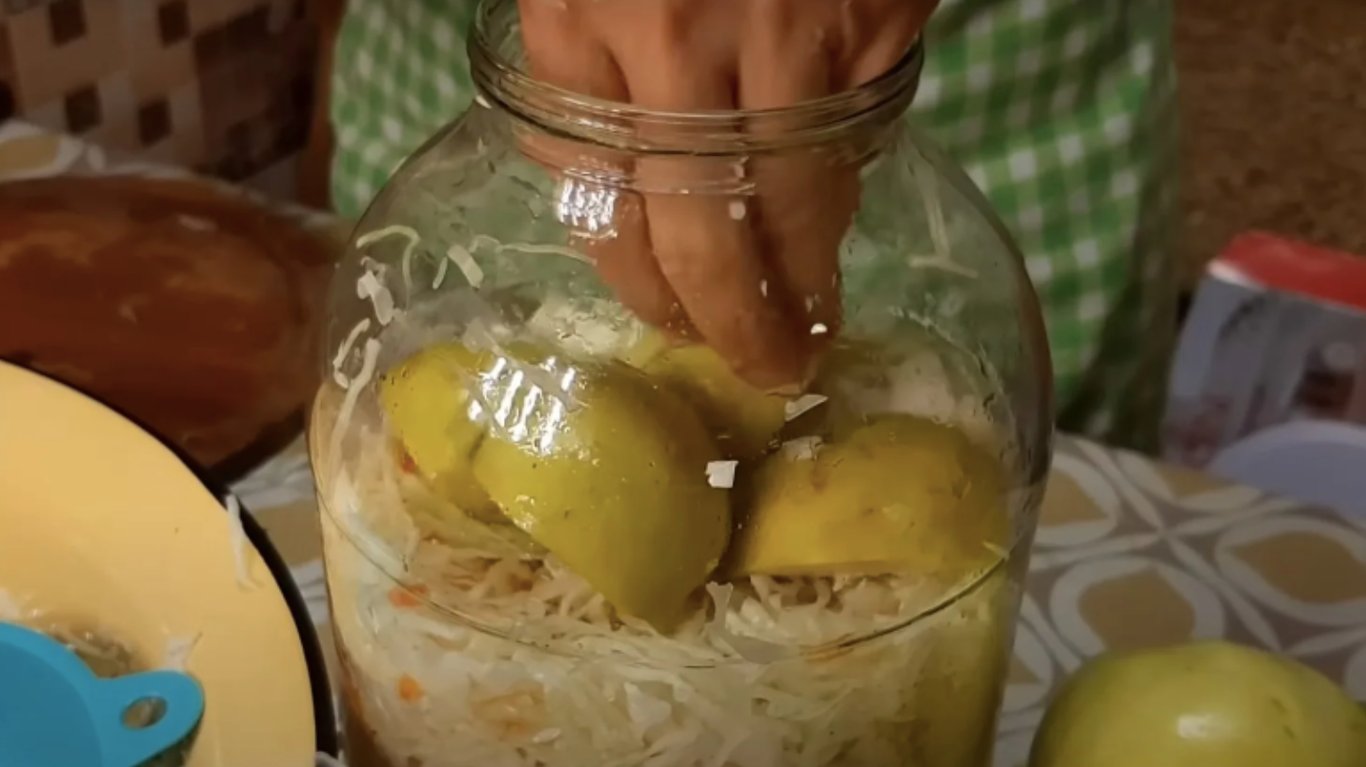 квашена капуств з яблуками