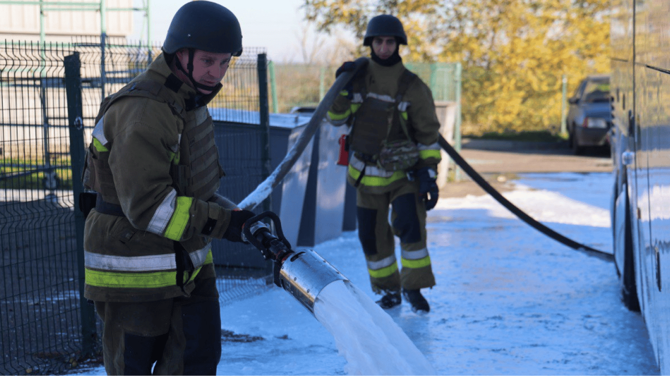 Росіяни атакували Миколаїв балістикою — є загиблий і поранені