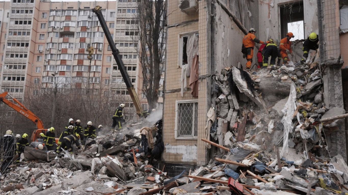 В Одессе вытащили из-под завалов тело матери с ребенком