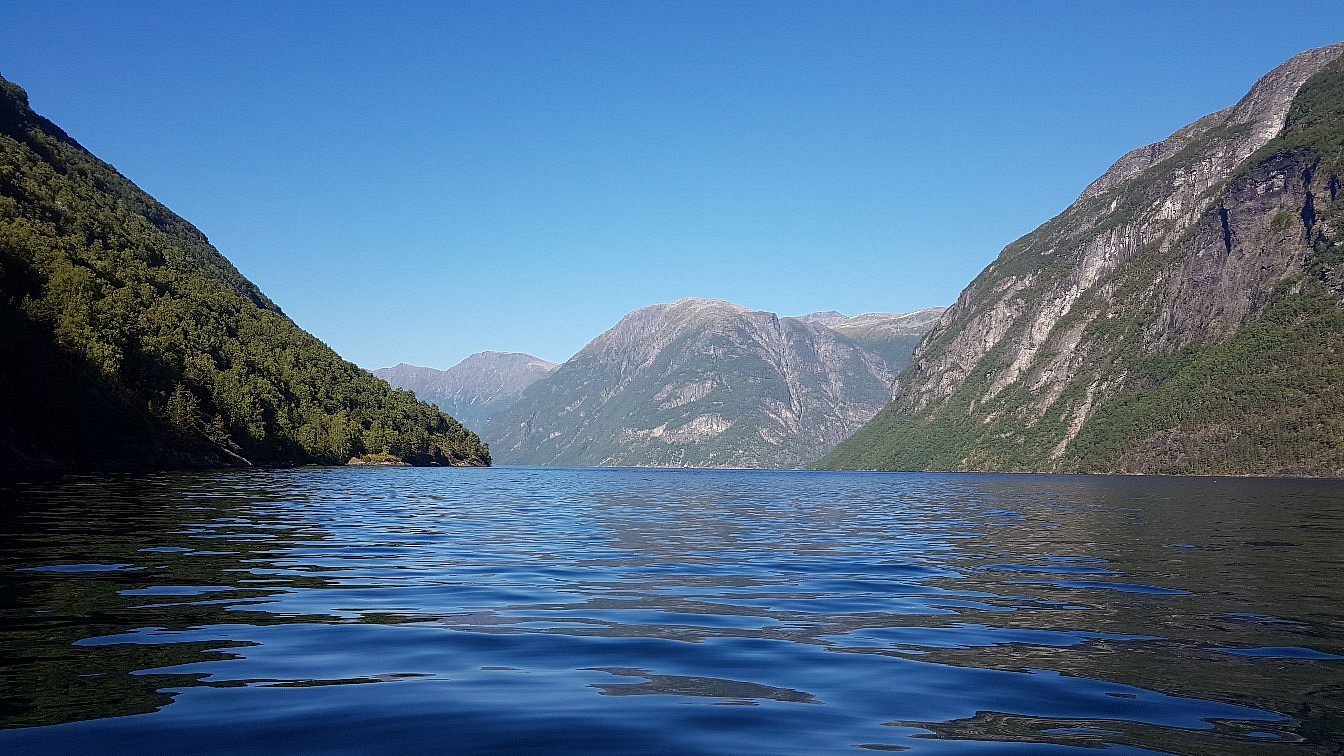 Невелике місто в Норвегії, де знімали "Місія нездійсненна" - фото 1