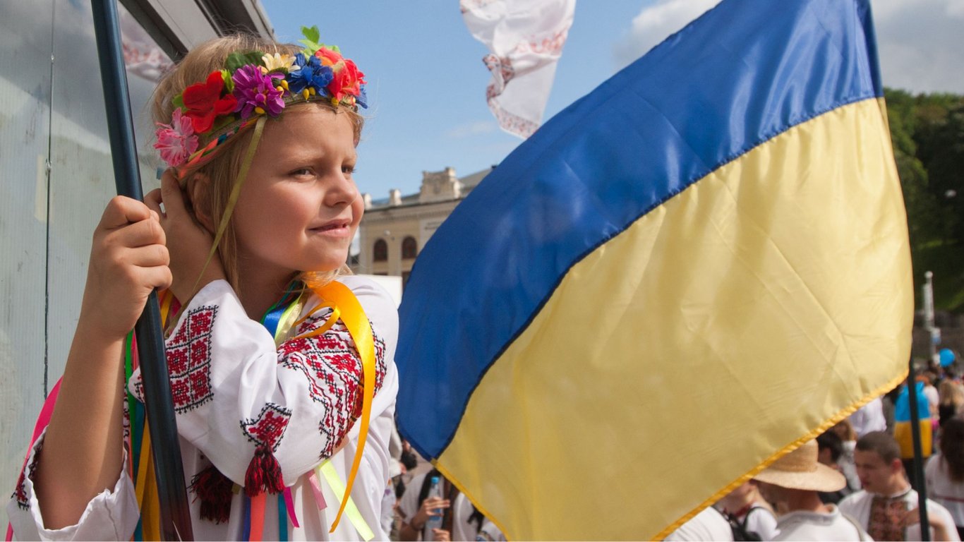 З Днем Конституції України 2024 — красиві побажання у прозі та віршах, листівки