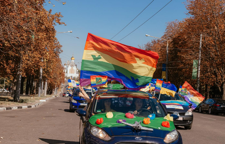 У Харкові відбувся ЛГБТ-автопробіг за участю військових — кожна з колон символізувала заклик - фото 2