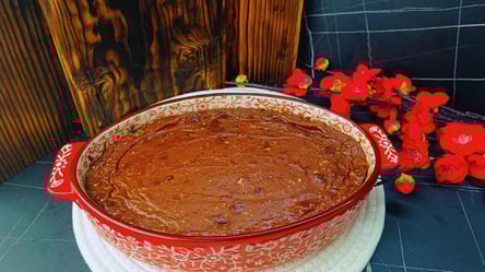 Шоколадна сирна запіканка з 5 інгредієнтів: нізькокалорійний рецепт - 285x160