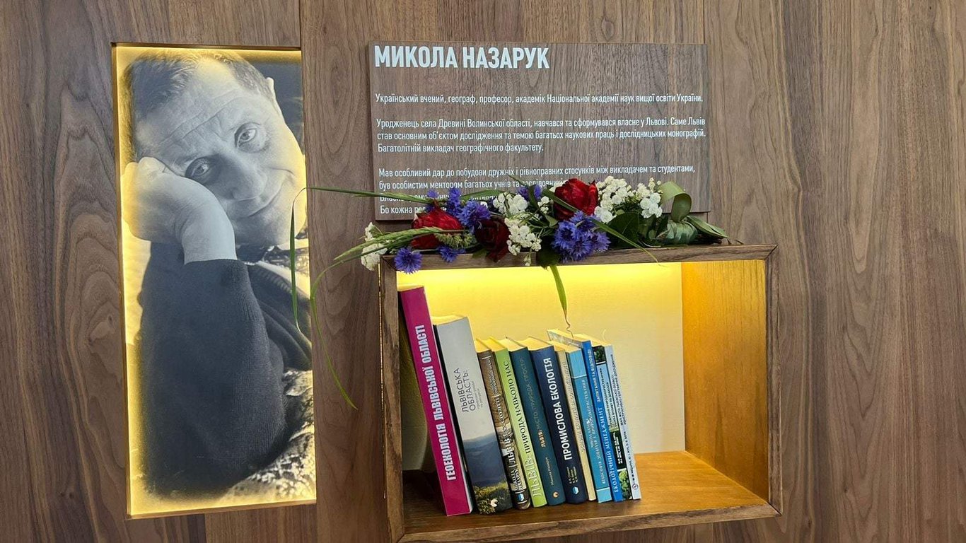 Во Леве предприниматель профинансировал возобновление росписей в университете