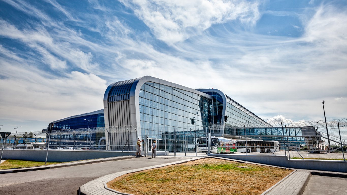 Чи справді у Львові відкриватимуть аеропорт для перельотів