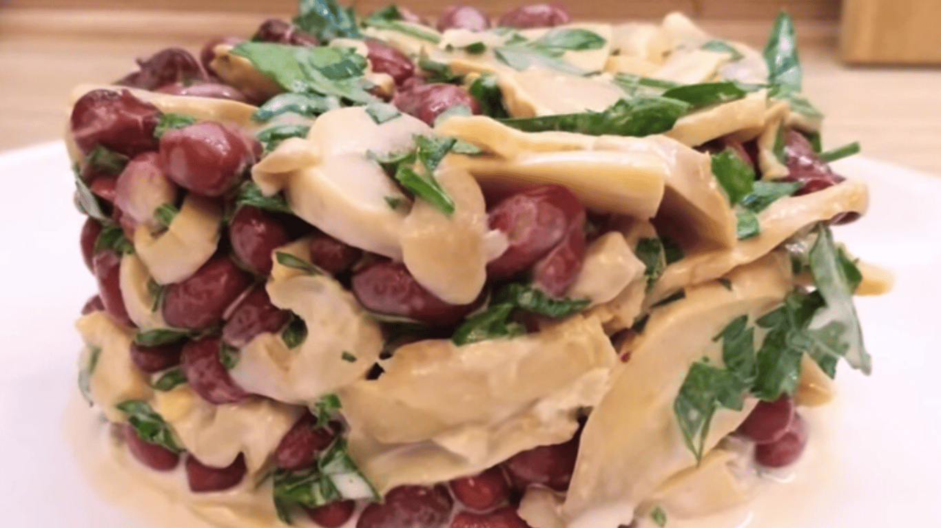 низькокалорійний салат з квасолею та печерицями