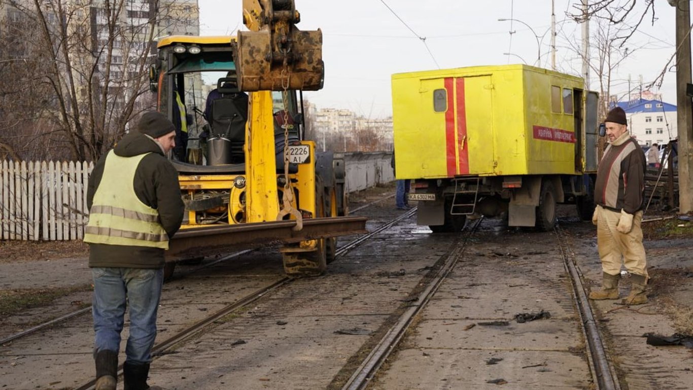 Падіння уламків БпЛА у Святошинському районі 1 січня — фоторепортаж наслідків