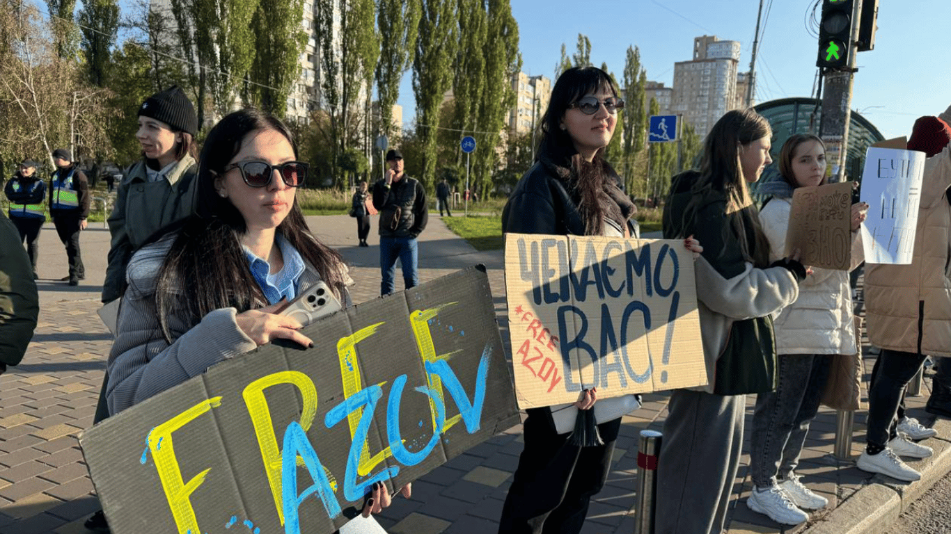 В Киеве прошла акция в поддержку пленных — фоторепортаж