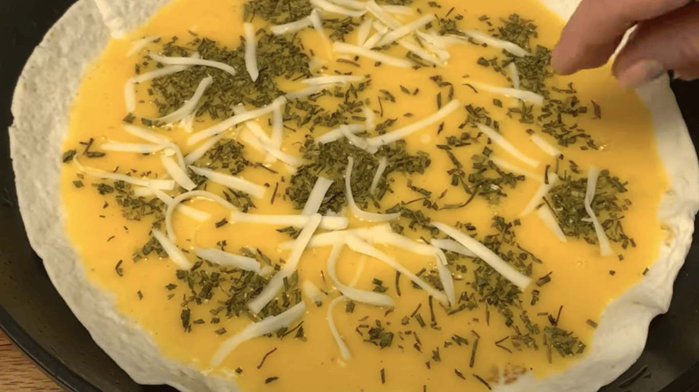 the quick pizza-like breakfast that requires 2 eggs and pita bread