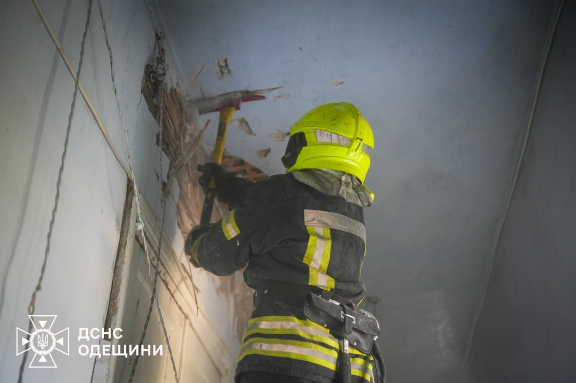 Пожежа в центрі Одеси — загорілася квартира на Спиридонівській - фото 2