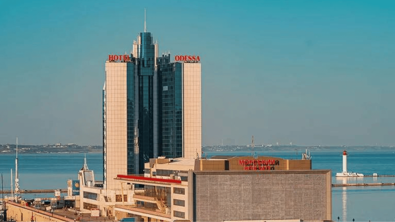 Зруйнований готель Одеса