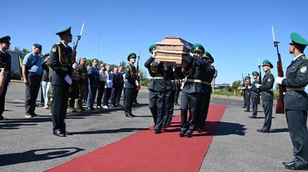 Прах Євгена Коновальця повернули в Україну для перепоховання - 285x160
