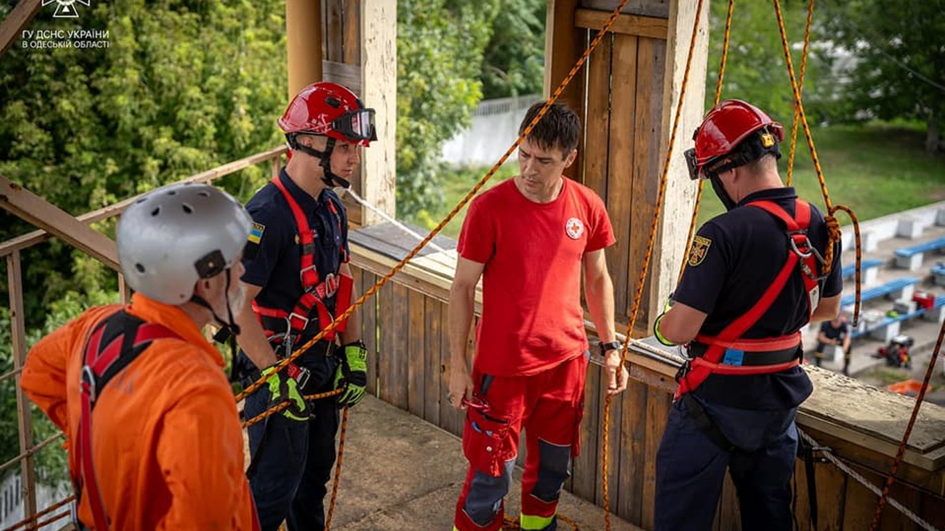 В Одессе спасатели и добровольцы провели совместные учения