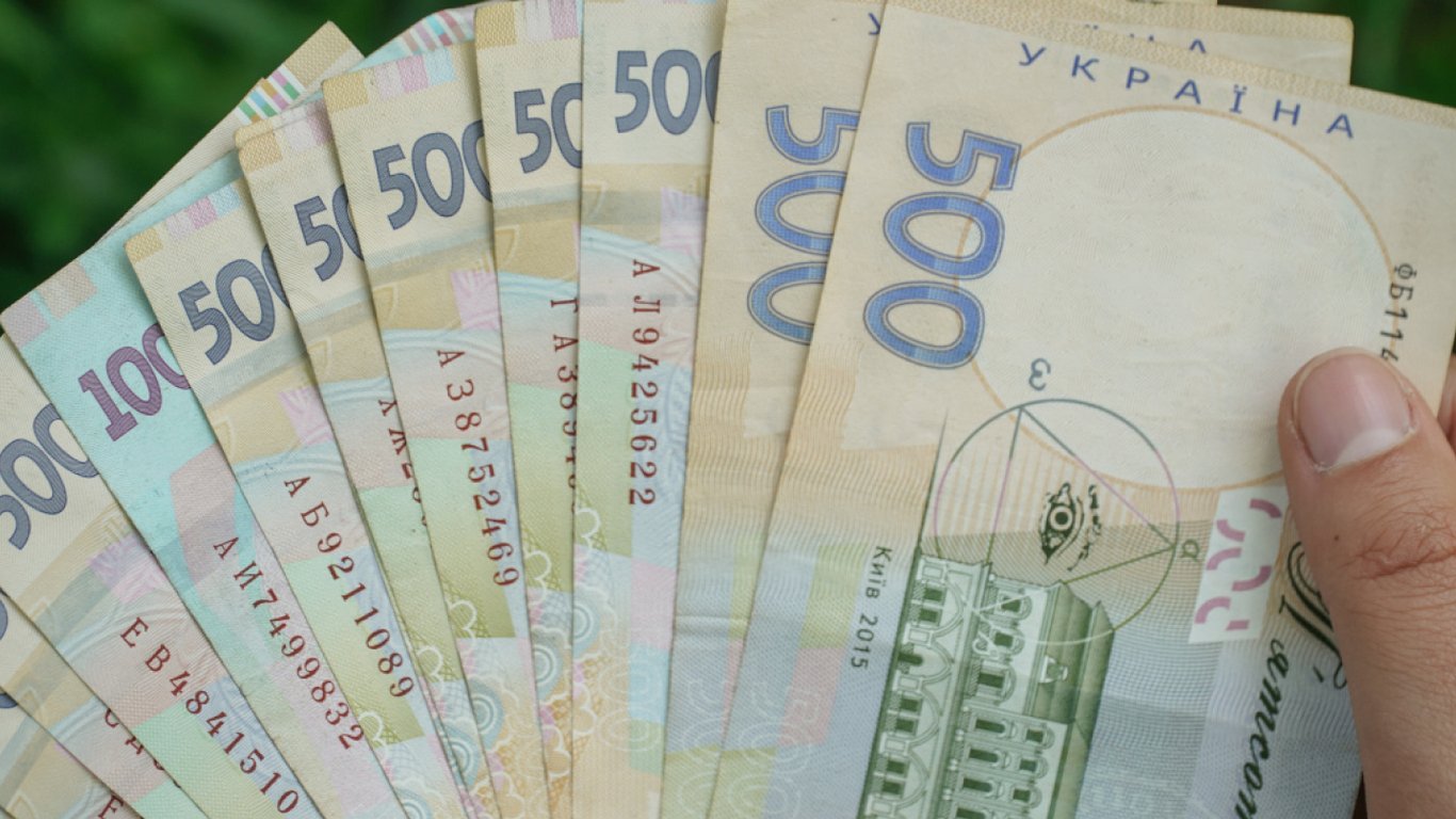 Выплаты от Эстонии: ряду категорий граждан выплатят до 42 000 грн в апреле