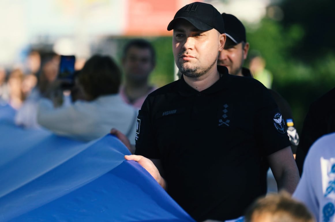 Буданов разом із громадою розгорнув найбільший прапор України - фото 1