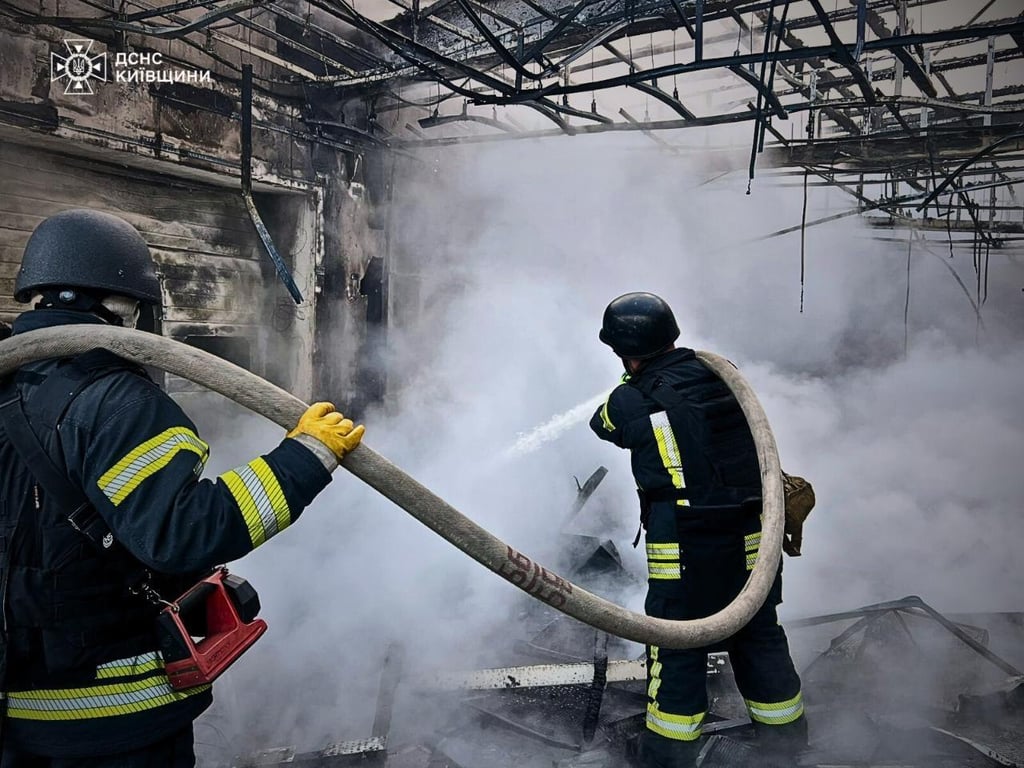 ДСНС на місці російської атаки на Київщину 18 травня