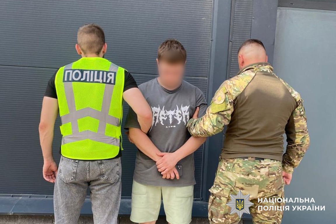 В Тернопольщине задержали группу, продававшую оружие и психотропы - фото 3