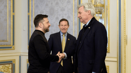 Зеленський обговорив із сенаторами США санкційний законопроєкт проти РФ - 304x171