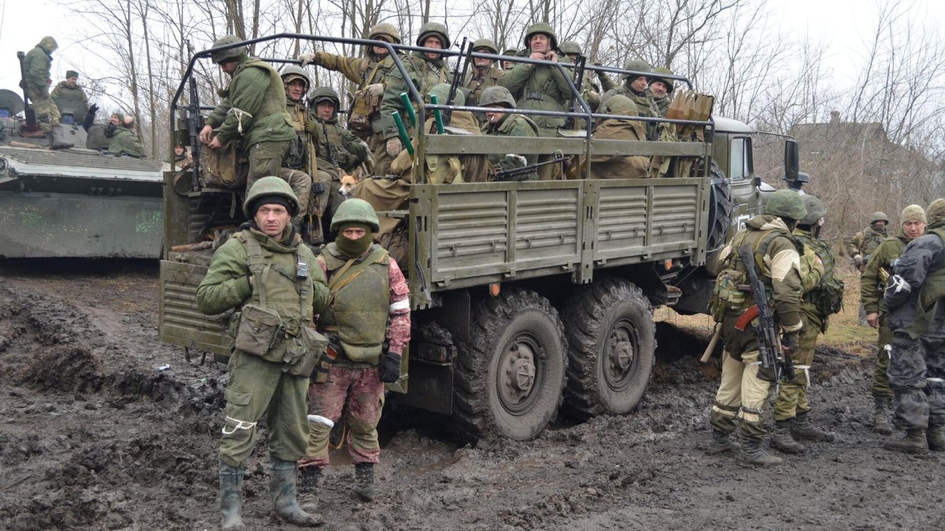 В Росії хочуть до кінця року сформувати дві нові армії та два військові округи