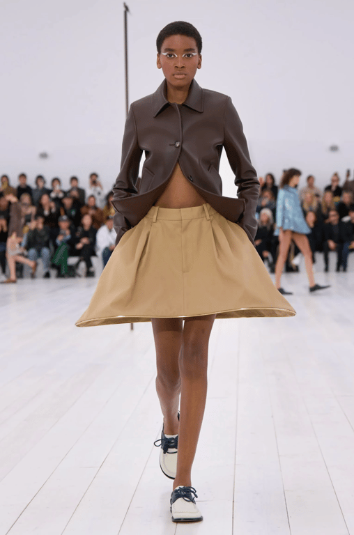 Мокасини - це зручне і стильне взуття на теплу погоду