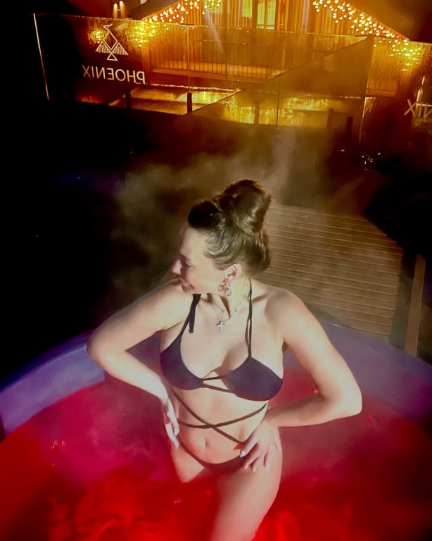 Анна Саливанчук отдыхает в Карпатах