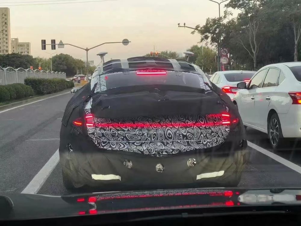 Xiaomi після успіху седана SU7 випустить кросовер схожий на Ferrari Purosangue - фото 2