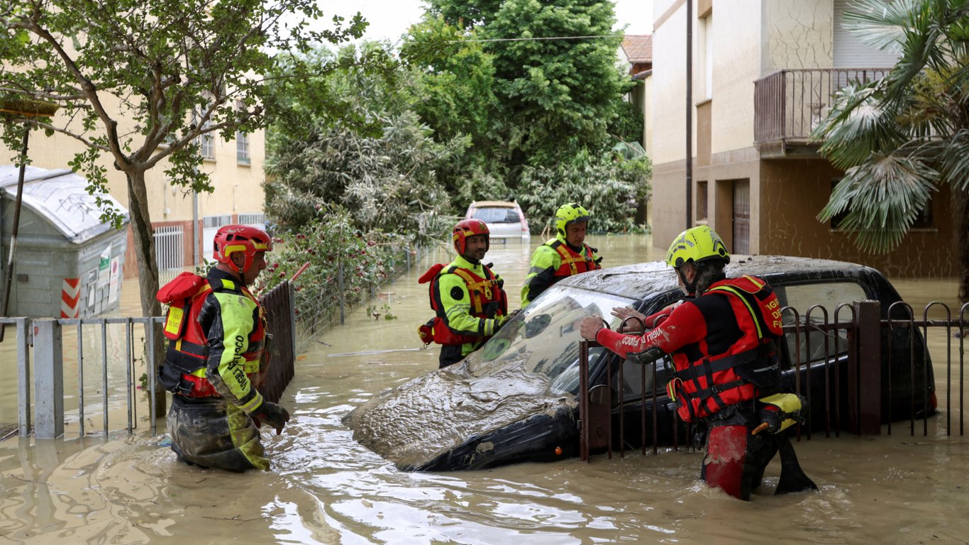 Власти Италии говорят о миллиардных убытках от наводнений на севере страны