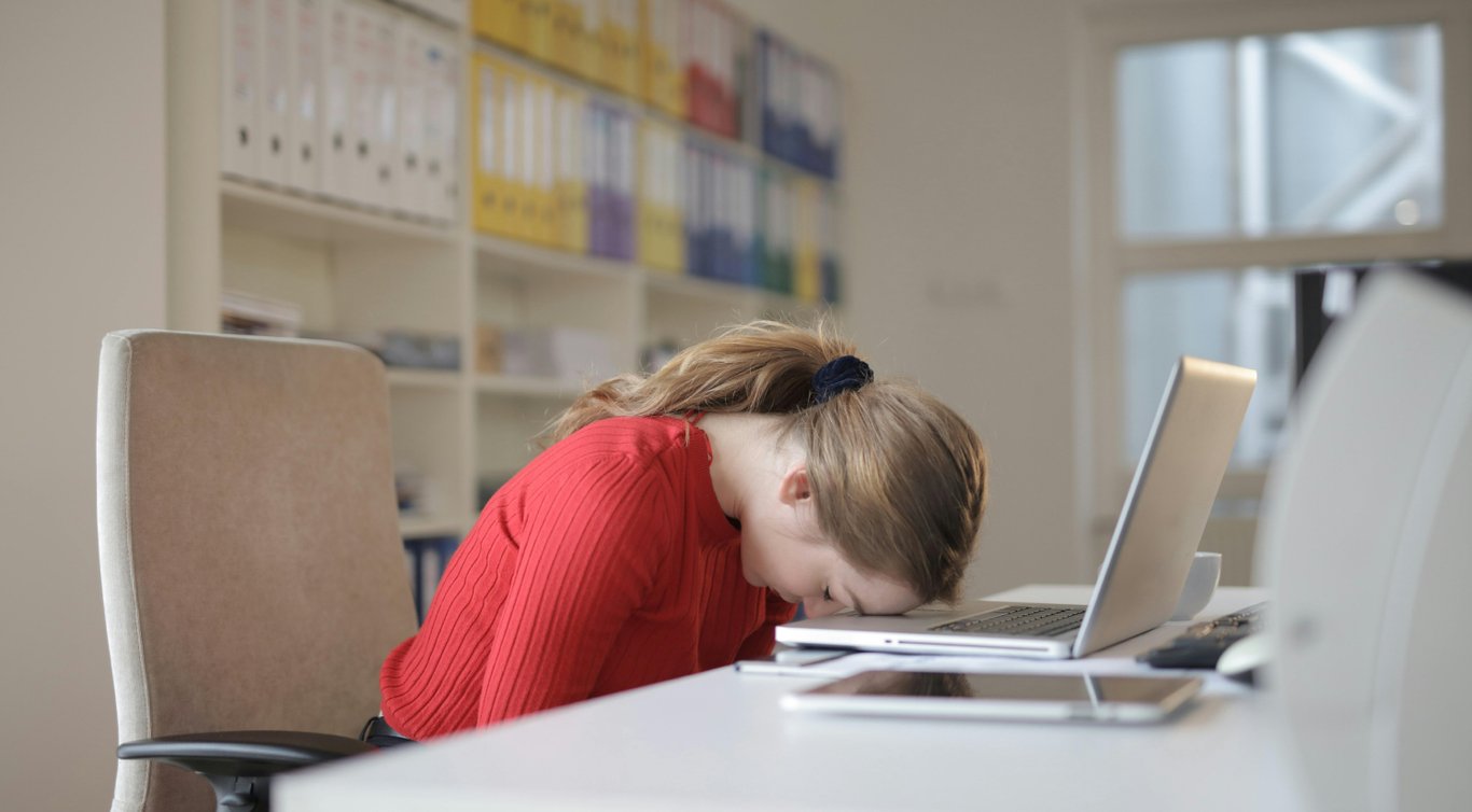 Сон на работе
