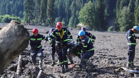 Трагедія на курорті в Грузії: рятувальники досі шукають загиблих - 285x160