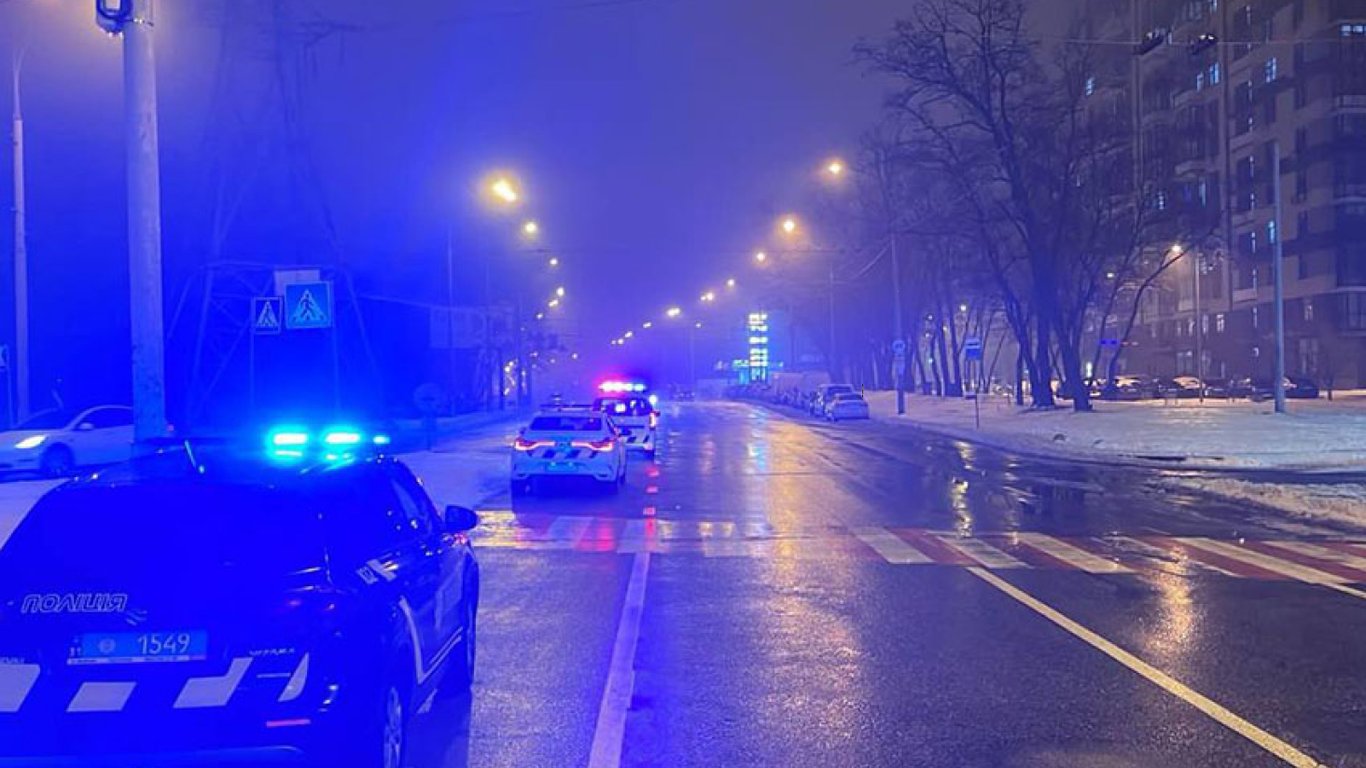 В Киеве пьяный водитель сбил женщину и сбежал с места происшествия
